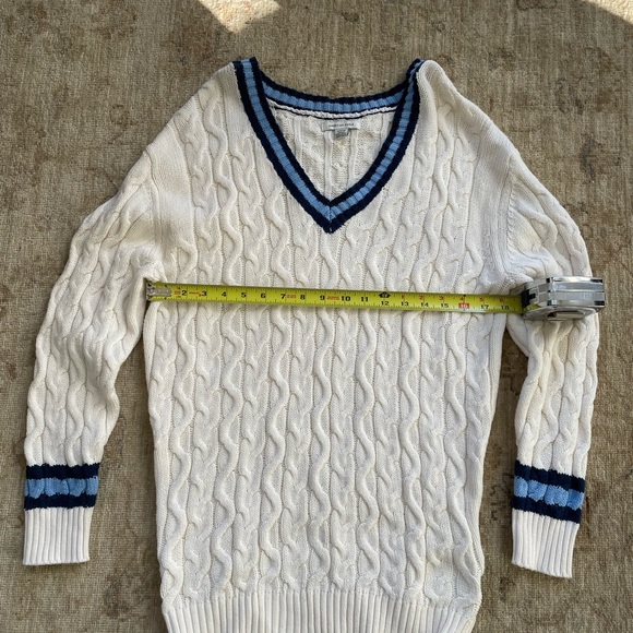 American Eagle Oversized Cable Knit V Neck Sweater, Cream, Size S - Picture 6 of 7